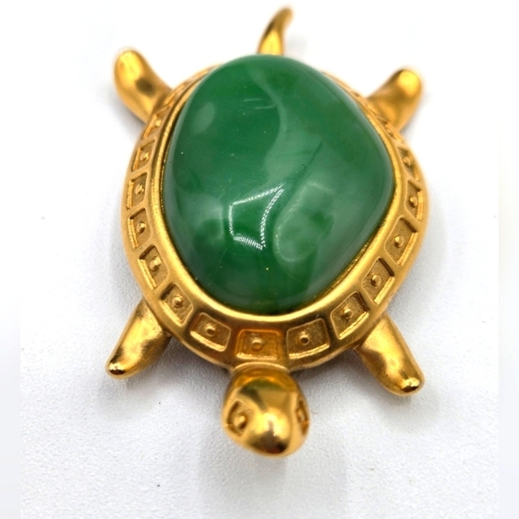 Jewelry - AVON Vintage Turtle Brooch Gold Tone Sage Color Stone